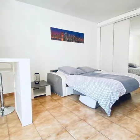 Апартаменты Mignon Studio Au Coeur Du Village De Сен-Тропе